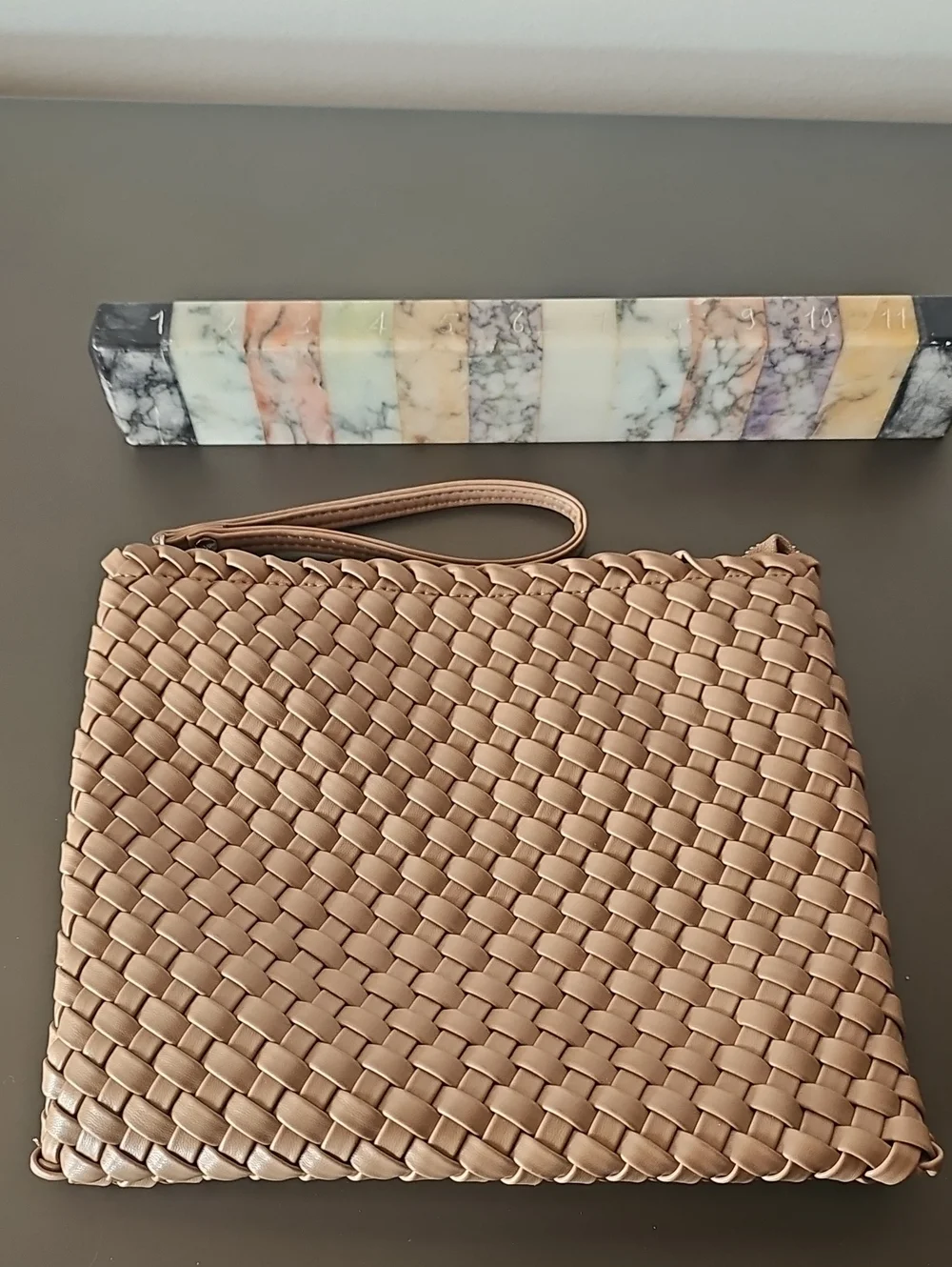 Rachel Zoe EUC Woven Wristlet Clutch in Tan 8x10 INTERIOR POCKETS AND ZIP